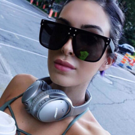 Fashionable men's and women's sunglasses in a large box with a face-slimming design