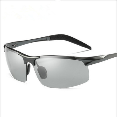 Polarized glasses with automatic color change