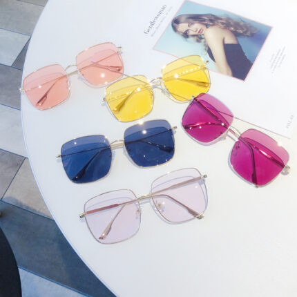Square and pink transparent sunglasses