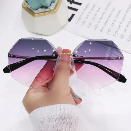 Women’s sharp-edged polygonal sunglasses