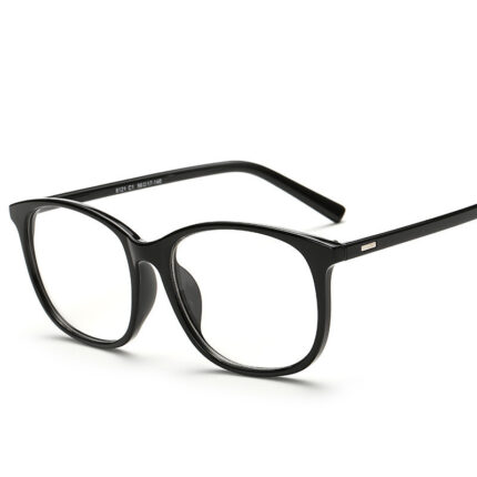 Fashionable retro-framed and large frame flat glasses for students
