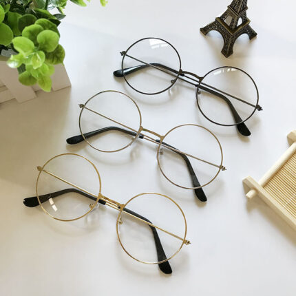 Trendy oriental-style flat glasses