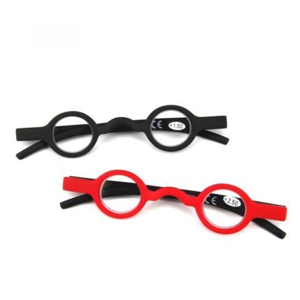 Matching retro-style round frame glasses for the elderly