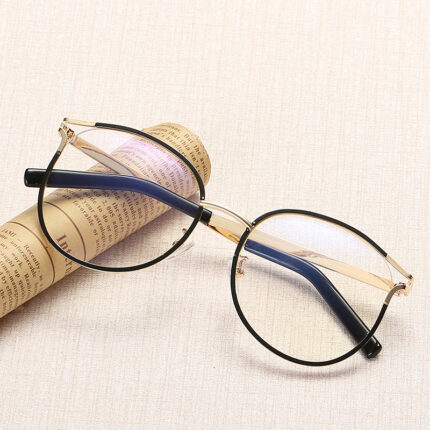 Fashionable hollow metal flat glasses for men and women