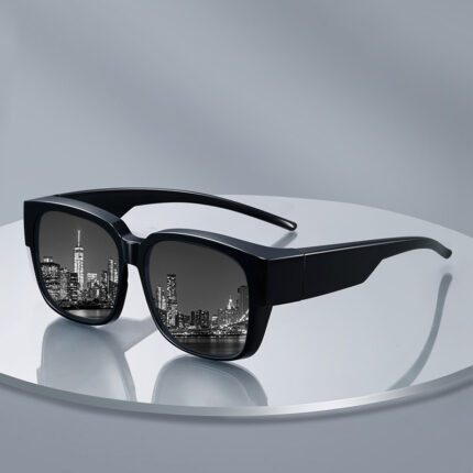 Reflective myopia lenses. Fashionable special sunglasses for men