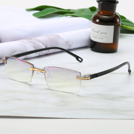 Reading glasses with automatic anti-blue light adjustment