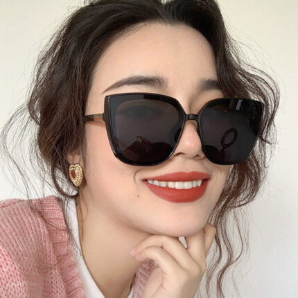Trendy retro women’s glasses