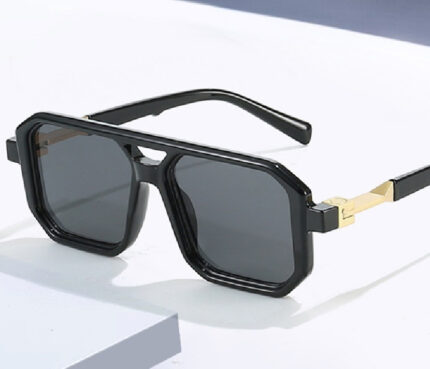 Fashionable reflective lenses for women