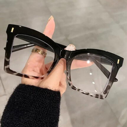 Fashionable UV-resistant presbyopic glasses