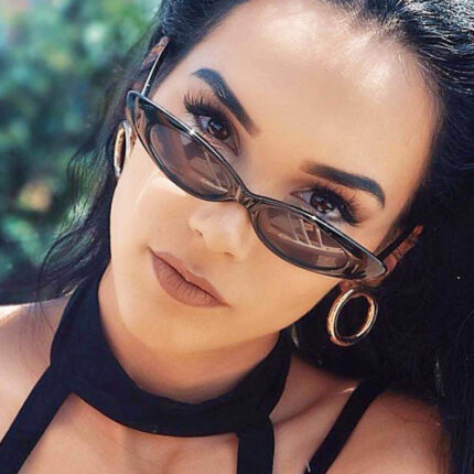 Sunglasses with oval frame. Retro personality transparent glasses for women