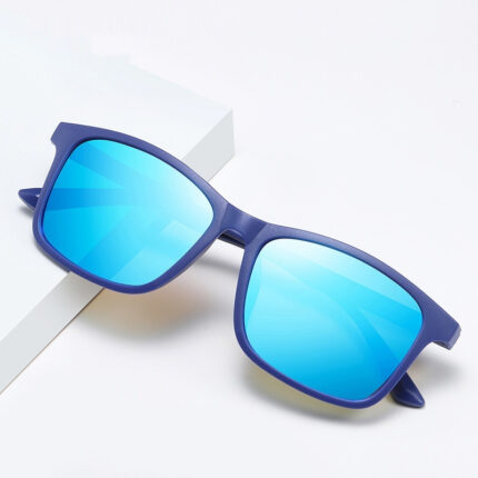 Fashionable polarized sunglasses for men