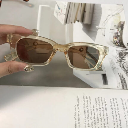 Fashionable square sunglasses for men and women