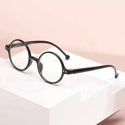 Elegant wooden reading glasses