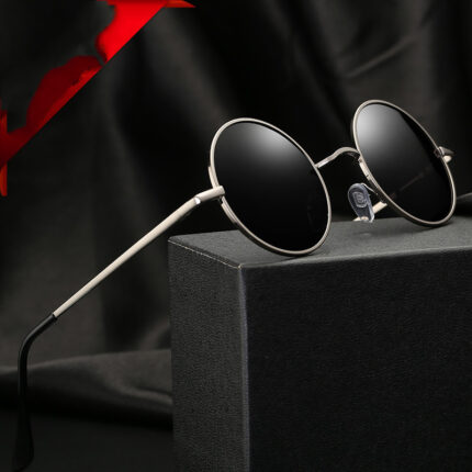 Fashionable polarized sunglasses and driving glasses for men and women