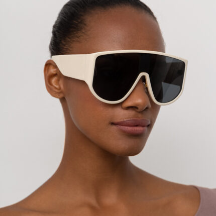 Fashionable vintage and oversized sunglasses for men and women