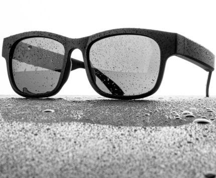 Polarized sunglasses with music headphones