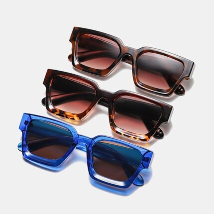 Simple and retro square sunglasses