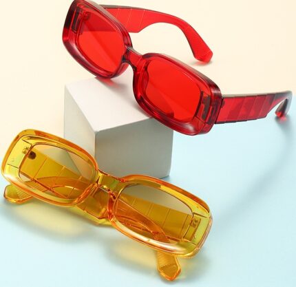 Fashionable ocean beach goggles for men and women