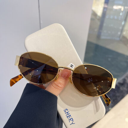 Fashionable retro style oval frame glasses for women