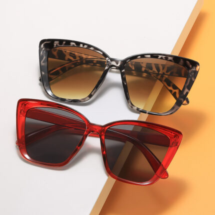 Square glasses with simple fashion