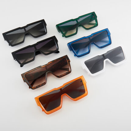 Custom sunglasses with one-piece frame and trendy style
