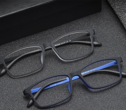 Glasses made of pure titanium and with a super light rim