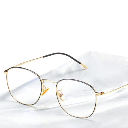 Fashionable anti-blue light glasses
