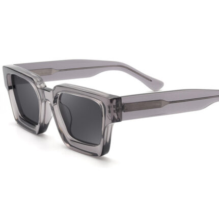 Fashionable square sunglasses for men and women