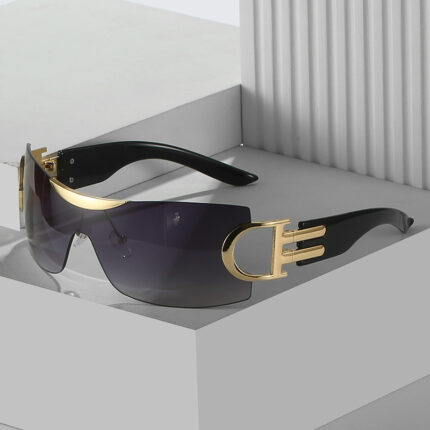 Fashionable technological sports glasses