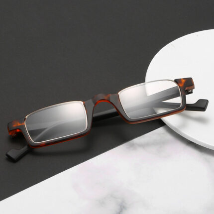 HD reading glasses for the elderly. Comfortable presbyopic glasses.