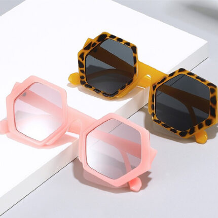 Fashionable polygonal sunglasses for women