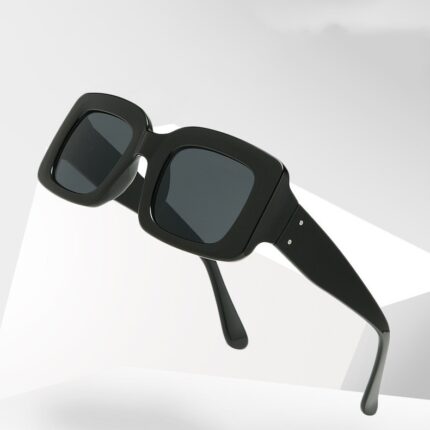 Fashionable square sunglasses for eye protection
