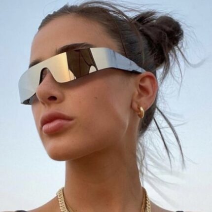 Fashionable sports sunglasses for women